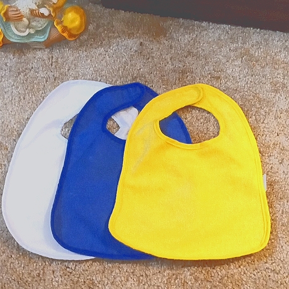 12 Baby bibs, different sizes, different colors, No tears No holes No holes. - Picture 5 of 5